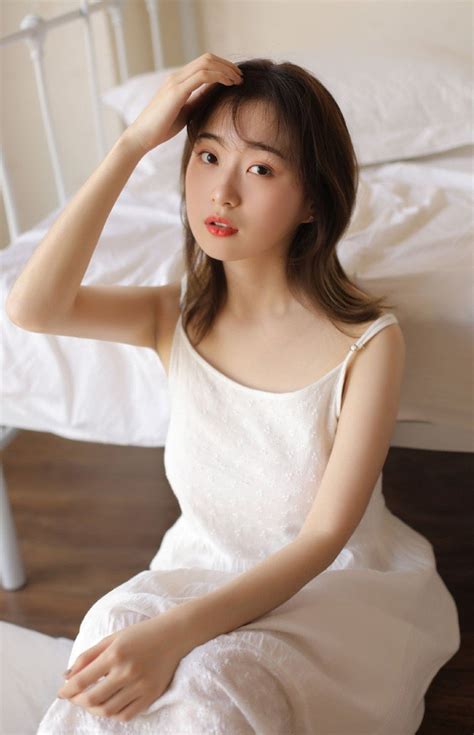 看球吧用简洁句子呈现西甲看点内容，适合标题下方说明。
